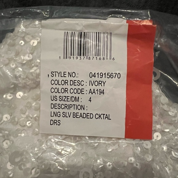 Adrianna Papell Long Sleeve Sequin Cocktail Dress In Ivory. Size 4. - Picture 5 of 5